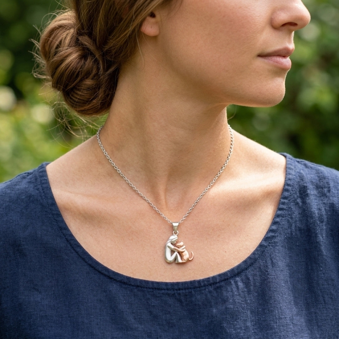 The Kitten Hug Necklace