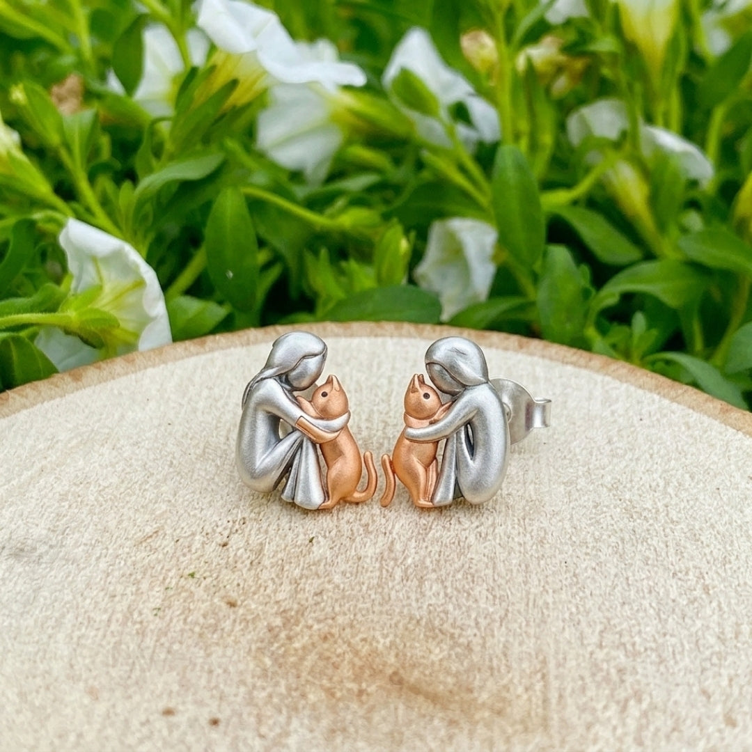 The Pair of Kitten Hugs Earrings