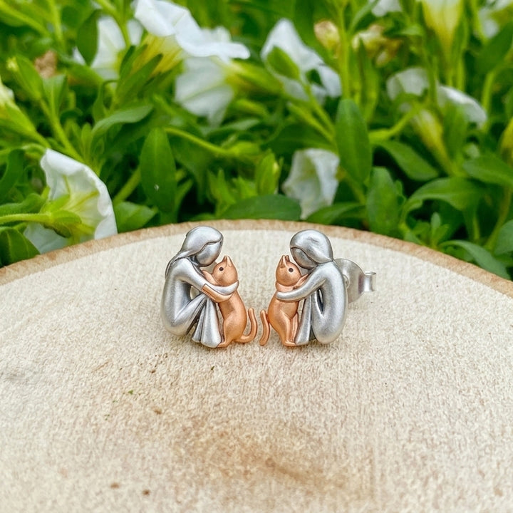 The Pair of Kitten Hugs Earrings