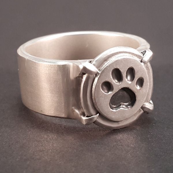 Bold Paw Signet Ring