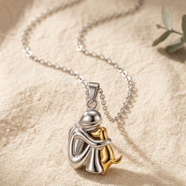 The Curled-Up Hug Necklace